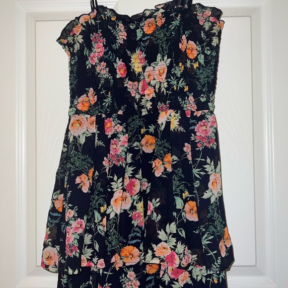 Worn only once! Like new and very pretty! - Picture 4 of 5